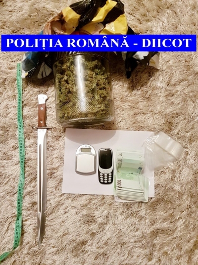 Percheziţii şi flagrant: 18 persoane din Galaţi săltate de procurori pentru trafic sau consum de droguri