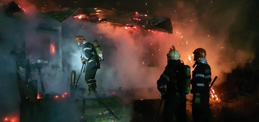 Val de incendii înainte de Crăciun, în judeţul Galaţi (FOTO/VIDEO)