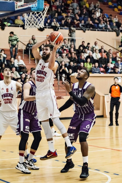 Americanul Tony Gugino continuă la Phoenix