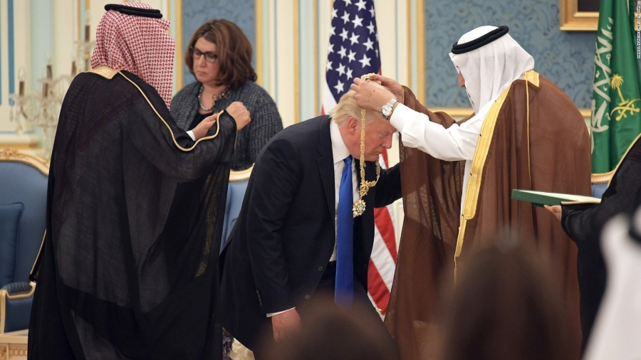 Donald Trump, decorat cu cea mai înaltă distincţie civilă acordată de Arabia Saudită