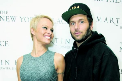 Pamela Anderson nu mai divorţează de Rick Salomon