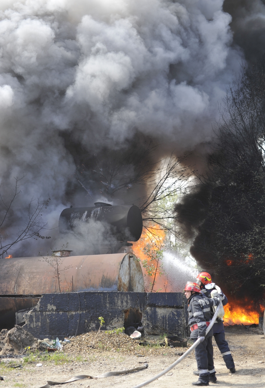 Incendiu cu degajare masivă de fum pe Drumul de Centură
