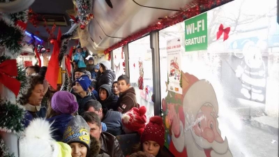 Autobuzul lui Moş Crăciun a rămas fără... Moş