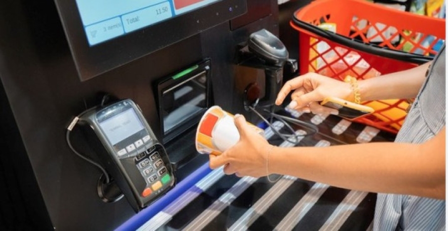 Auchan testează eliminarea casierilor din supermarket
