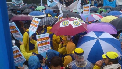 Siderurgiştii gălăţeni au protestat la Bucureşti