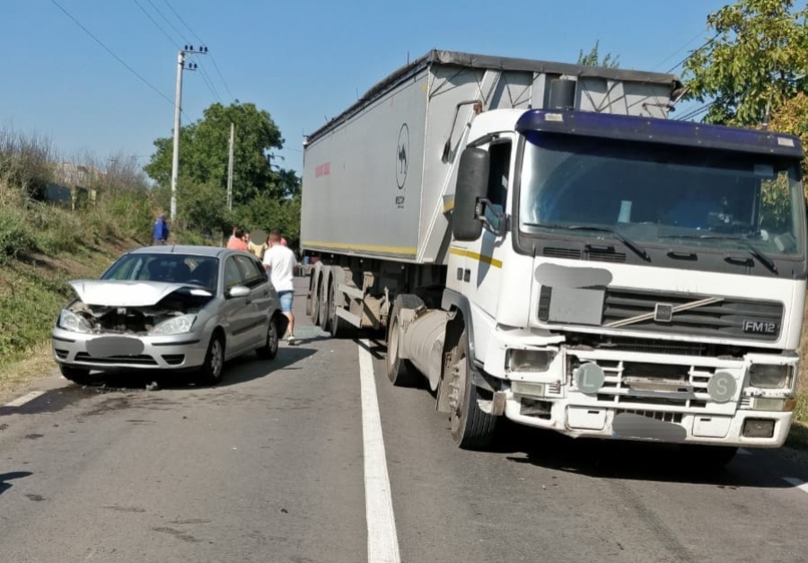 Galați: Accident cu 4 mașini implicate și 3 victime, la Tătarca