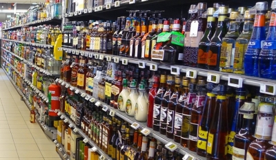 Preţul la raft al băuturilor spirtoase va creşte în acest an, după majorarea accizei la alcool cu 6%