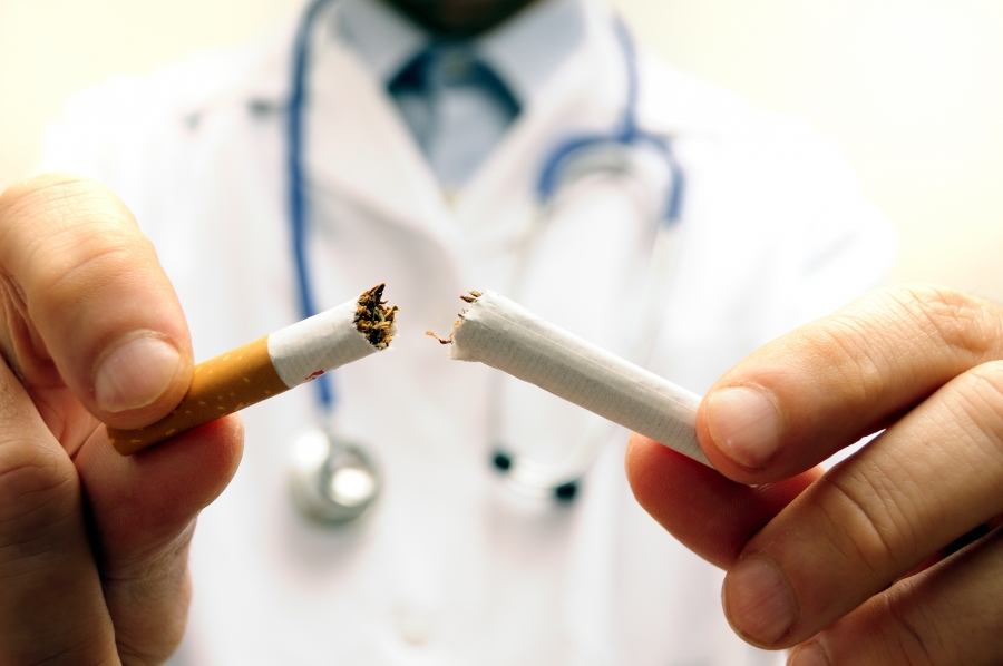Renunţarea la fumat cu patru săptămâni înainte de o operaţie reduce riscul de complicaţii medicale