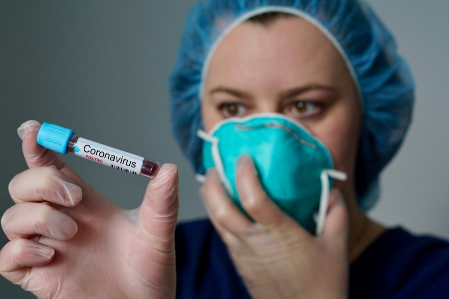 Un om de ştiinţă britanic susţine că este puţin probabil ca noul coronavirus să fie eradicat