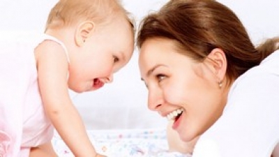 Vârsta la care femeile dau naştere primului copil le poate influenţa longevitatea