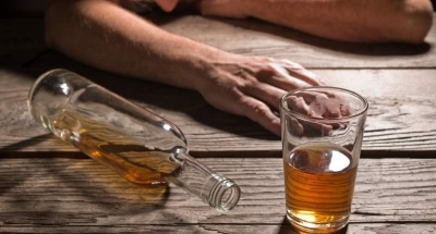 Peste 100 de persoane au murit după ce au consumat alcool contrafăcut