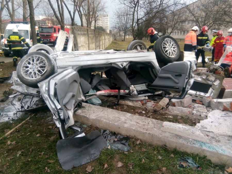 FOTO: Accident mortal şocant în care şi-au pierdut viaţa doi tineri din Galaţi