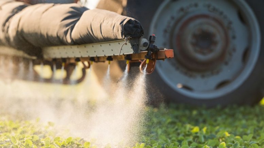 În România, suprafaţa tratată cu erbicide deţine în 2018 ponderea cea mai mare în suprafaţa tratată cu pesticide
