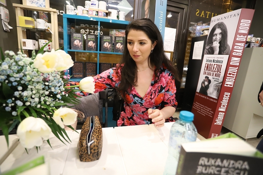 «Nu fac literatură feministă!» Ruxandra Burcescu, debut gălăţean (FOTO)