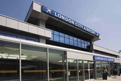 Aeroportul London City va instala un turn de control al traficului aerian operat de la distanţă