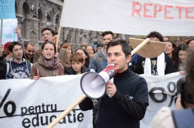 FOSR: „Educaţia trebuie să reprezinte o prioritate naţională”