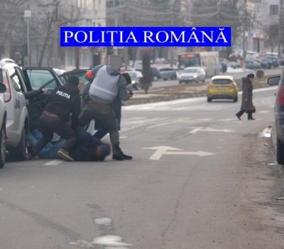 Prinşi în trafic după ce au spart 9 apartamente în Galaţi (GALERIE FOTO)
