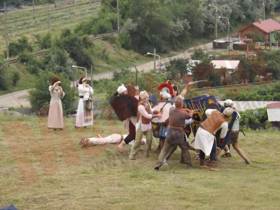 Spectacol antic: bătălii între daci şi romani, victime şi mâncare dacică