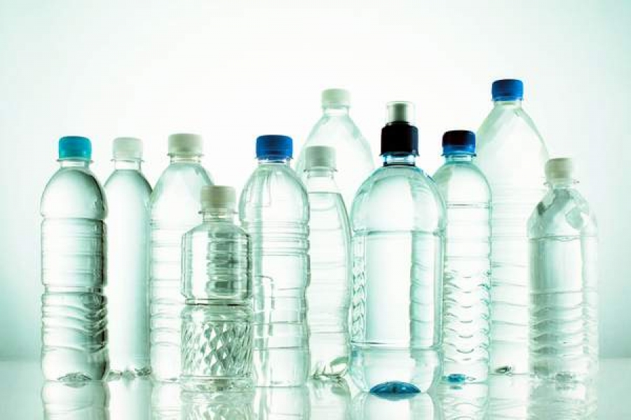 Ce trebuie să ştii despre sticlele de plastic pe care le cumperi din magazin