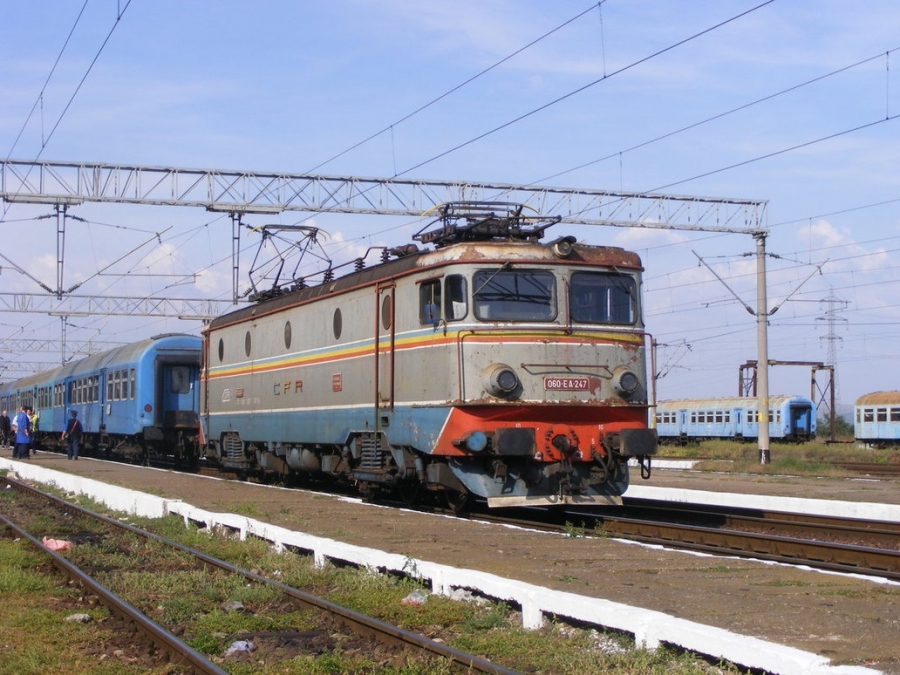 Peste 100 de curse ale CFR Călători Galaţi vor avea orar modificat