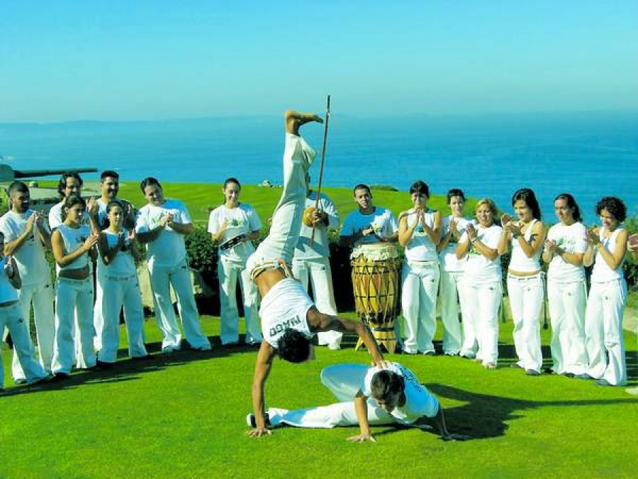 Capoeira: luptă, libertate şi spectacol în stil brazilian