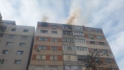 Incendiu puternic la un apartament din Micro 20 (FOTO/VIDEO)