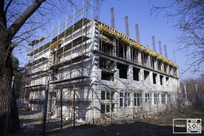 Noua construcţie din curtea Şcolii Gimnaziale nr. 7 se ridică în ritm alert