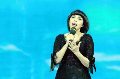 Mireille Mathieu sărbătoreşte 50 de ani de carieră