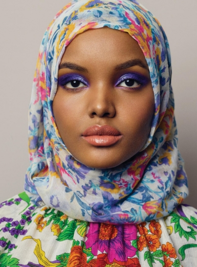 O fostă refugiată din Sudan devine primul supermodel care poartă hijab