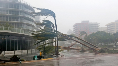 Uraganele Irma şi Harvey vor costa economia SUA 290 de miliarde de dolari