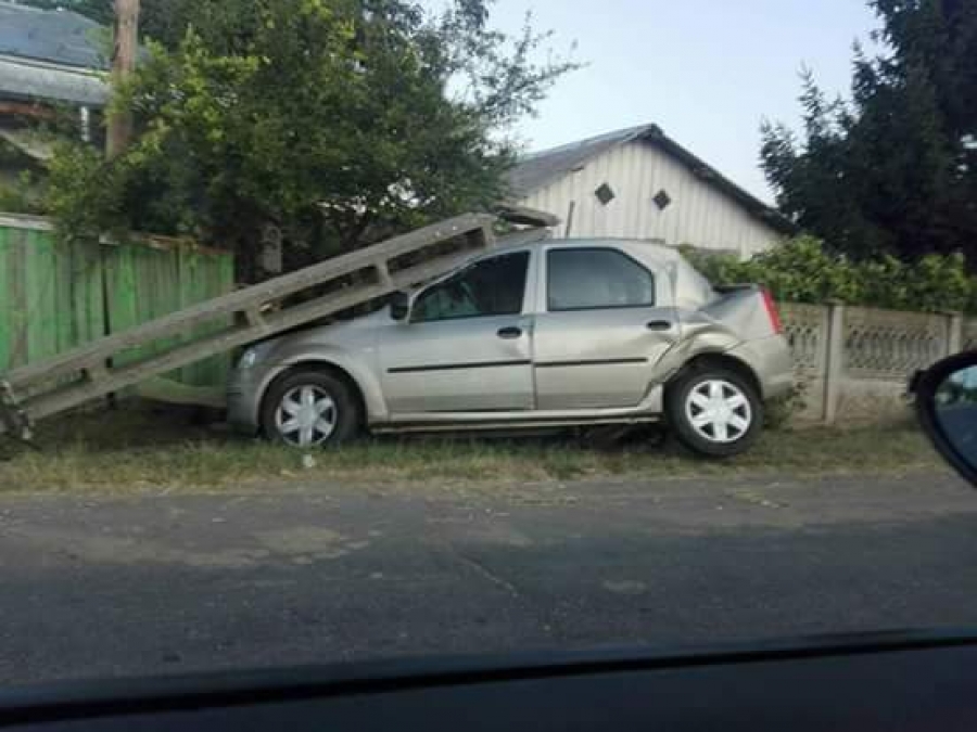 Impact cu un stâlp