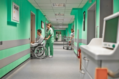 Există tendinţa ca pacienţii cu complicaţii din spitalele private să fie transferaţi la stat