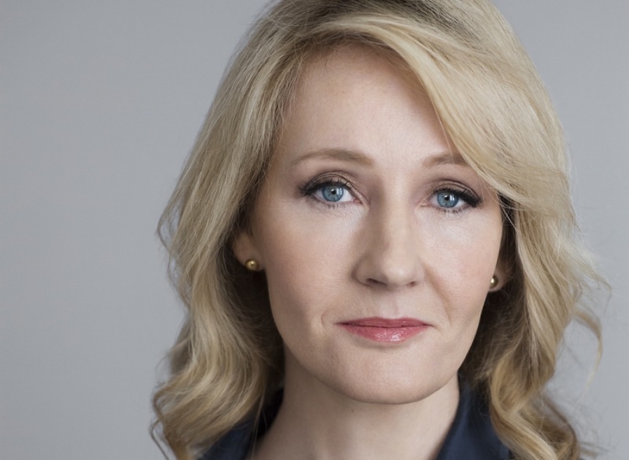 J. K. Rowling va lansa luna aceasta patru noi eBook-uri în cadrul seriei ''Harry Potter''