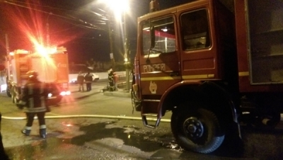 Trei oameni răniţi şi patru case distruse din cauza unui coş de fum defect