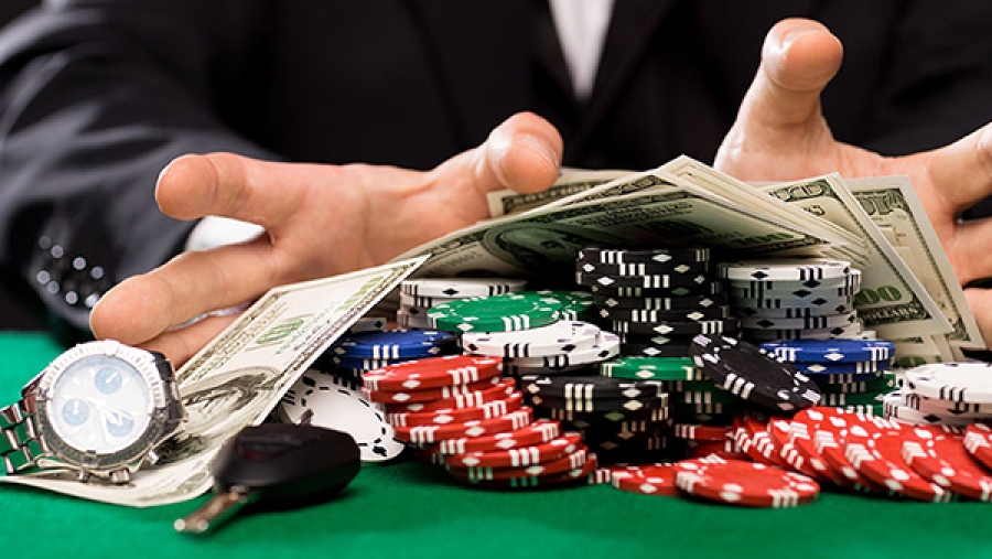 Un cadru militar şi trei din Poliţie au "uitat" să-şi declare veniturile din jocuri de noroc, de peste 180.000 lei