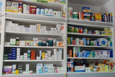 Legea care acordă farmaciilor drept de distribuţie adânceşte criza medicamentelor