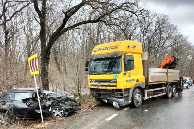 Depăşire mortală la Tulcea. Un autocamion condus de un gălăţean, implicat