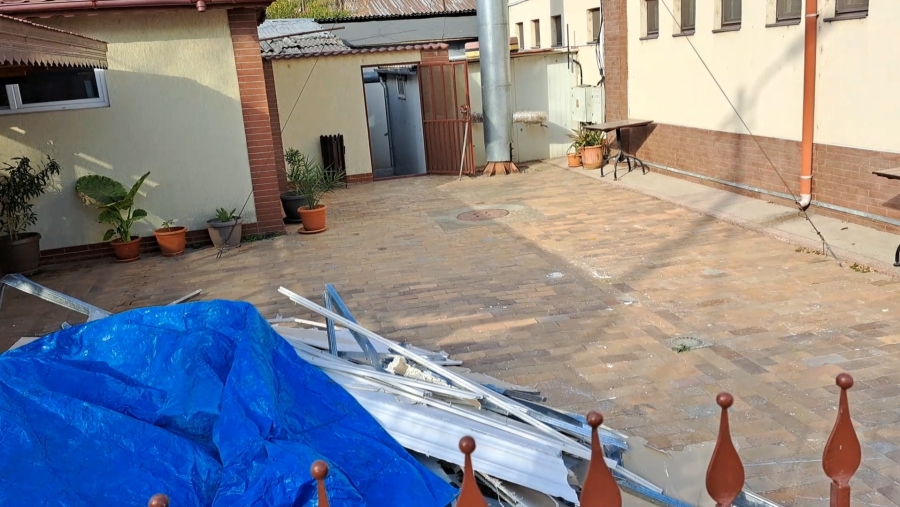 UPDATE: Cutremurul şi vibraţiile muzicii au slăbit tavanul care s-a prăbuşit la restaurantul din Brăila