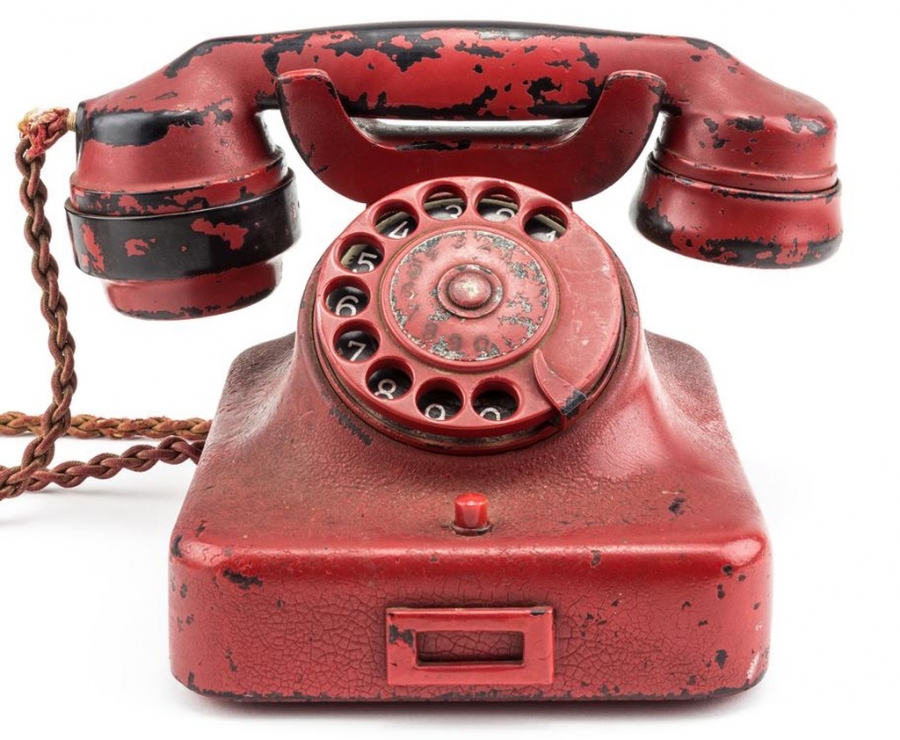 Un telefon care i-a aparţinut lui Hitler, vândut în SUA cu 243.000 de dolari