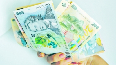 Femeile din România au salarii cu 9,10% mai mici decât ale bărbaţilor