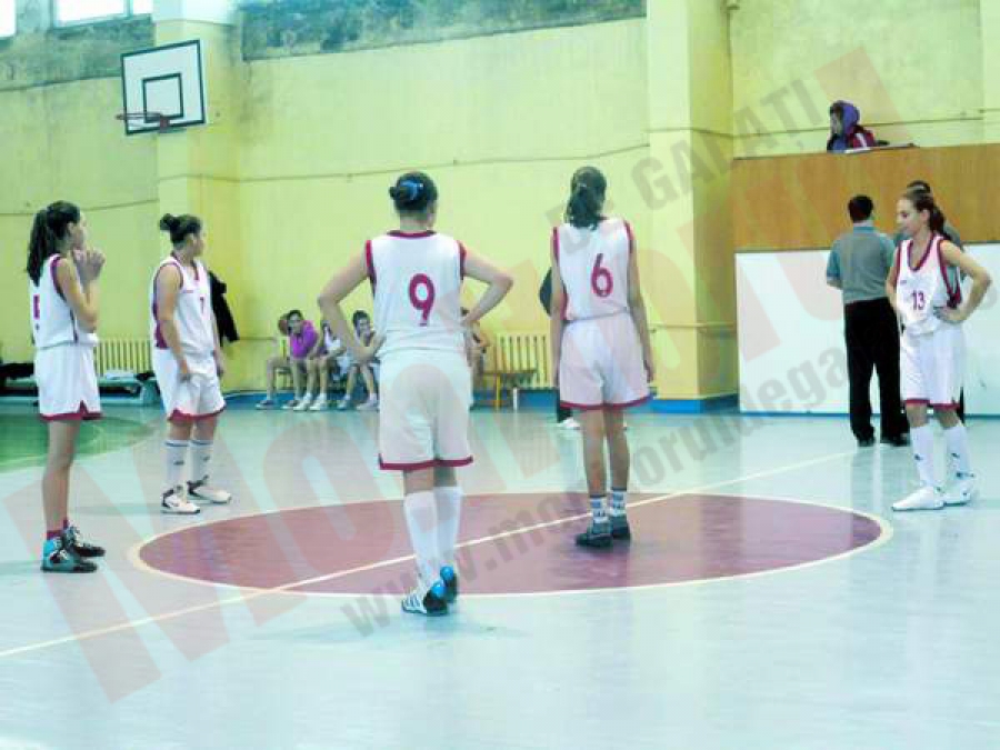 Fetele de la LPS merg in corpore spre semifinale