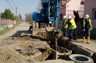 Se încearcă stimularea investiţiilor în apă şi canalizare