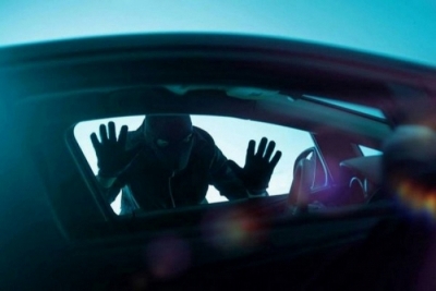 Hoţ din autoturisme, identificat de poliţişti