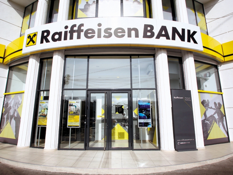 Raiffeisen Bank închide casieriile. Doar ratele la credite în valută mai pot fi achitate cu numerar
