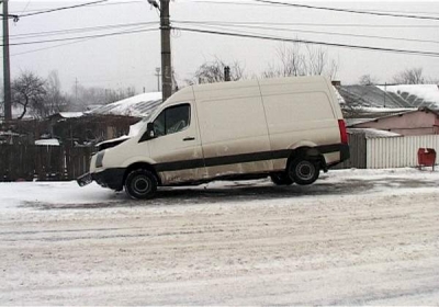 Un microbuz care transporta ilegal oameni s-a răsturnat la Piscu