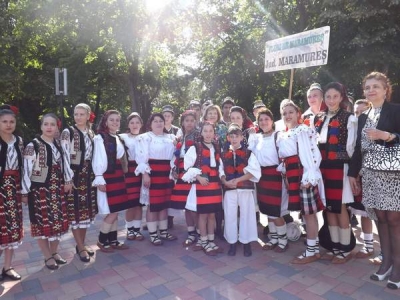 Paradă pe străzile Galaţiului şi o şedinţă foto cu baroana Emma Nicholson