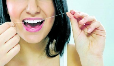 Când ar trebui folosită aţa dentară?