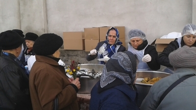 Sute de gălăţeni au stat la coadă pentru o bucată de peşte