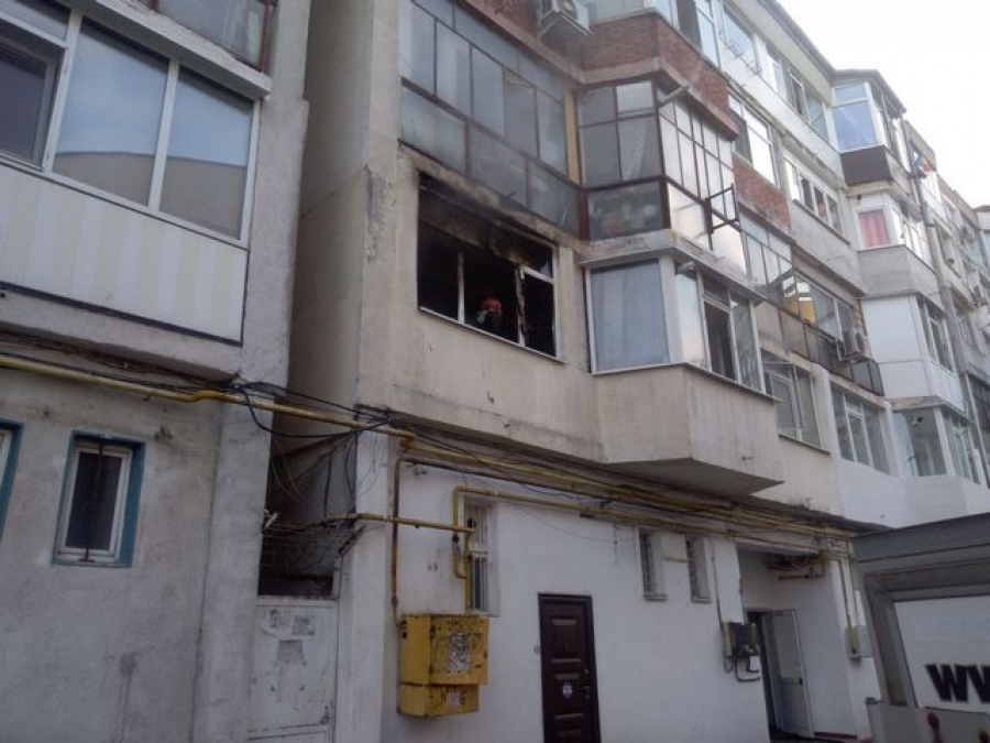 Incendiu pe strada Navelor de la o lumânare