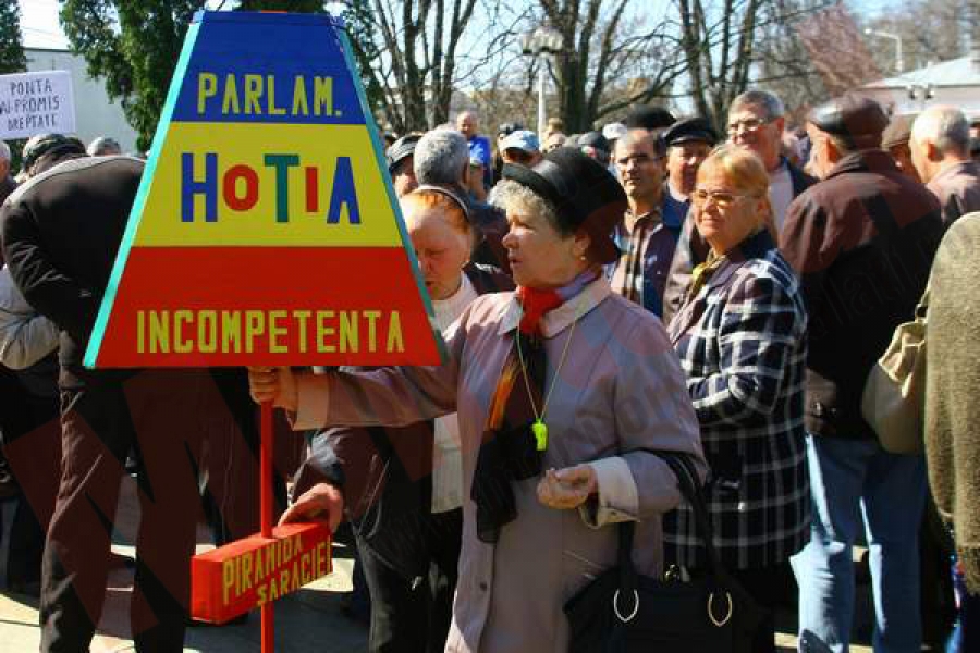 „Vrem demisia parlamentarilor gălăţeni, fiindcă urmăresc numai interesele personale”